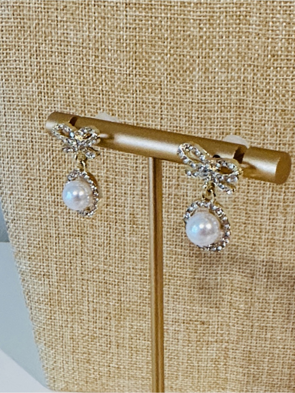 Fashion Jewelry Gold Bow Earrings with White Pearls and Crystal Halo